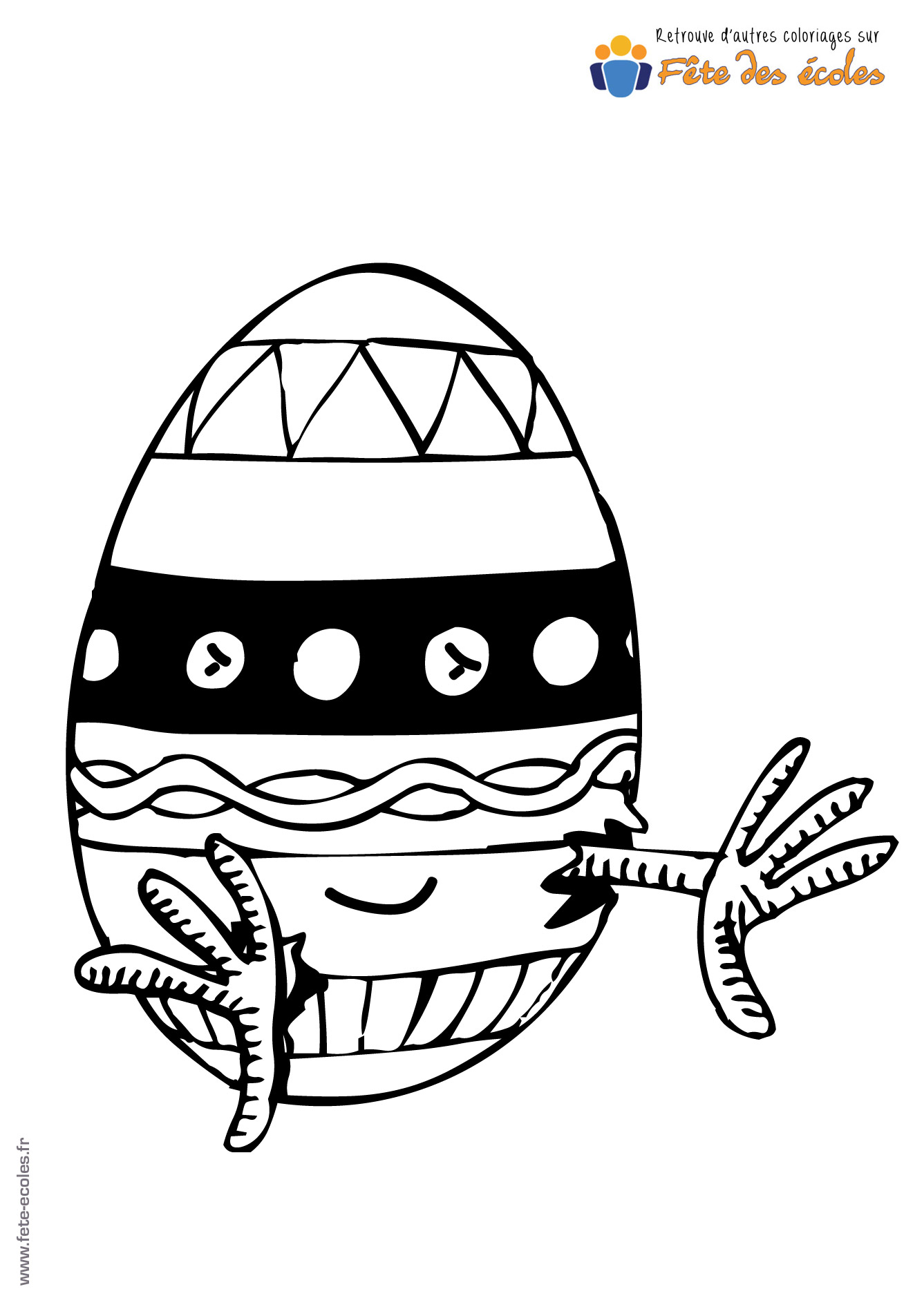 Poussin dans un œuf de Pâques